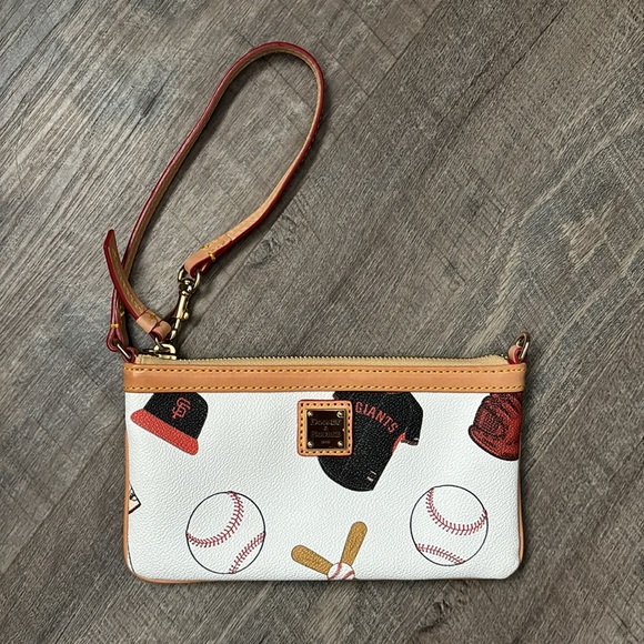 Women’s Dooney and Bourke San Francisco Giants Edition Wristlet Purse - Picture 2 of 6